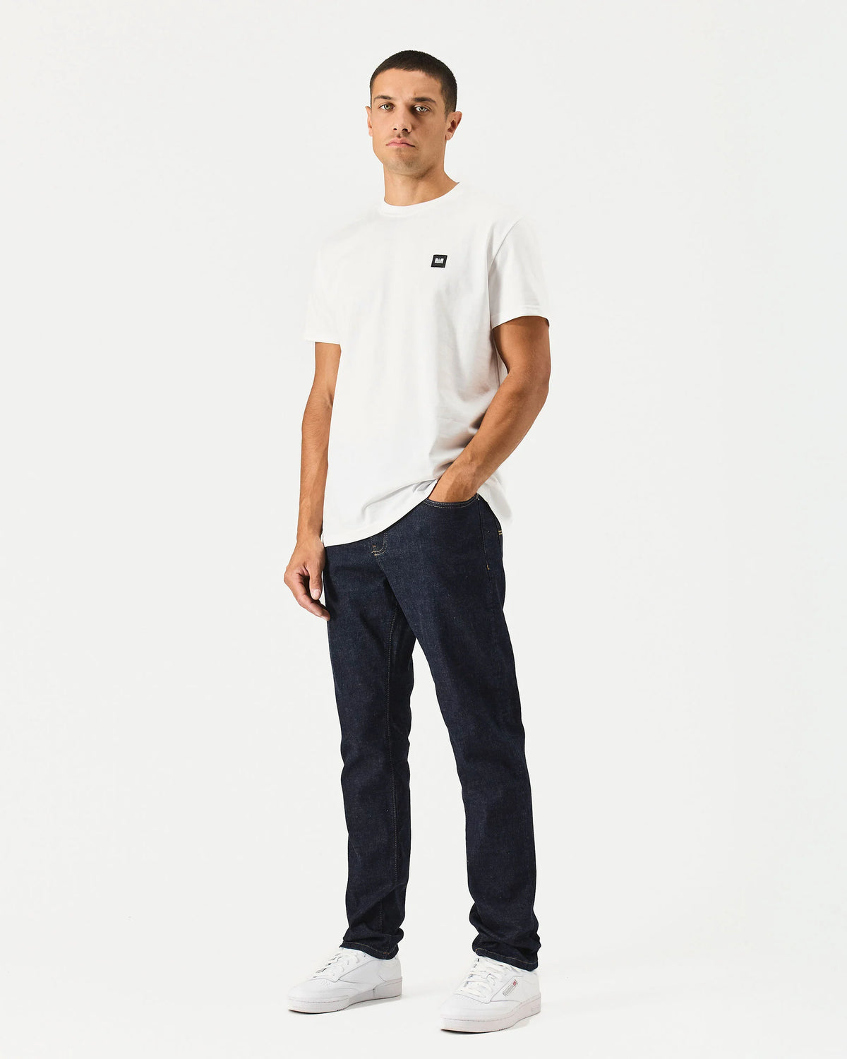 Weekend Offender Tapered fit dark rinsed