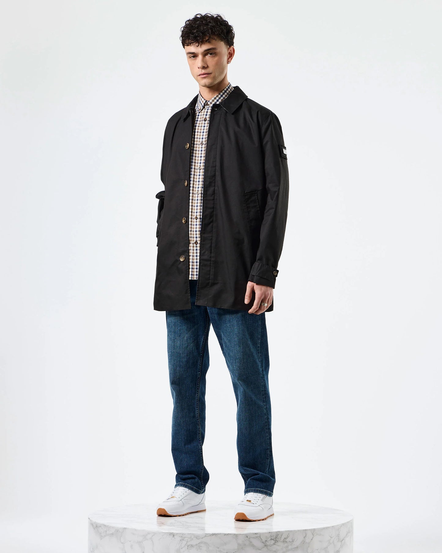 Weekend Offender Whitehouse Black
