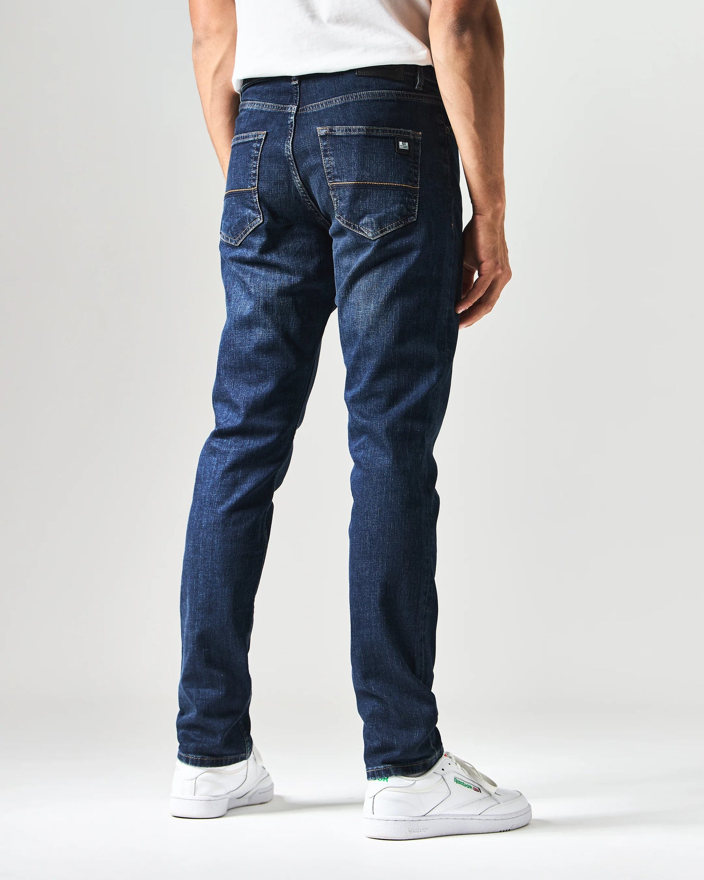 WEEKEND OFFENDER 444 Tapered Dark Vintage Denim Jeans