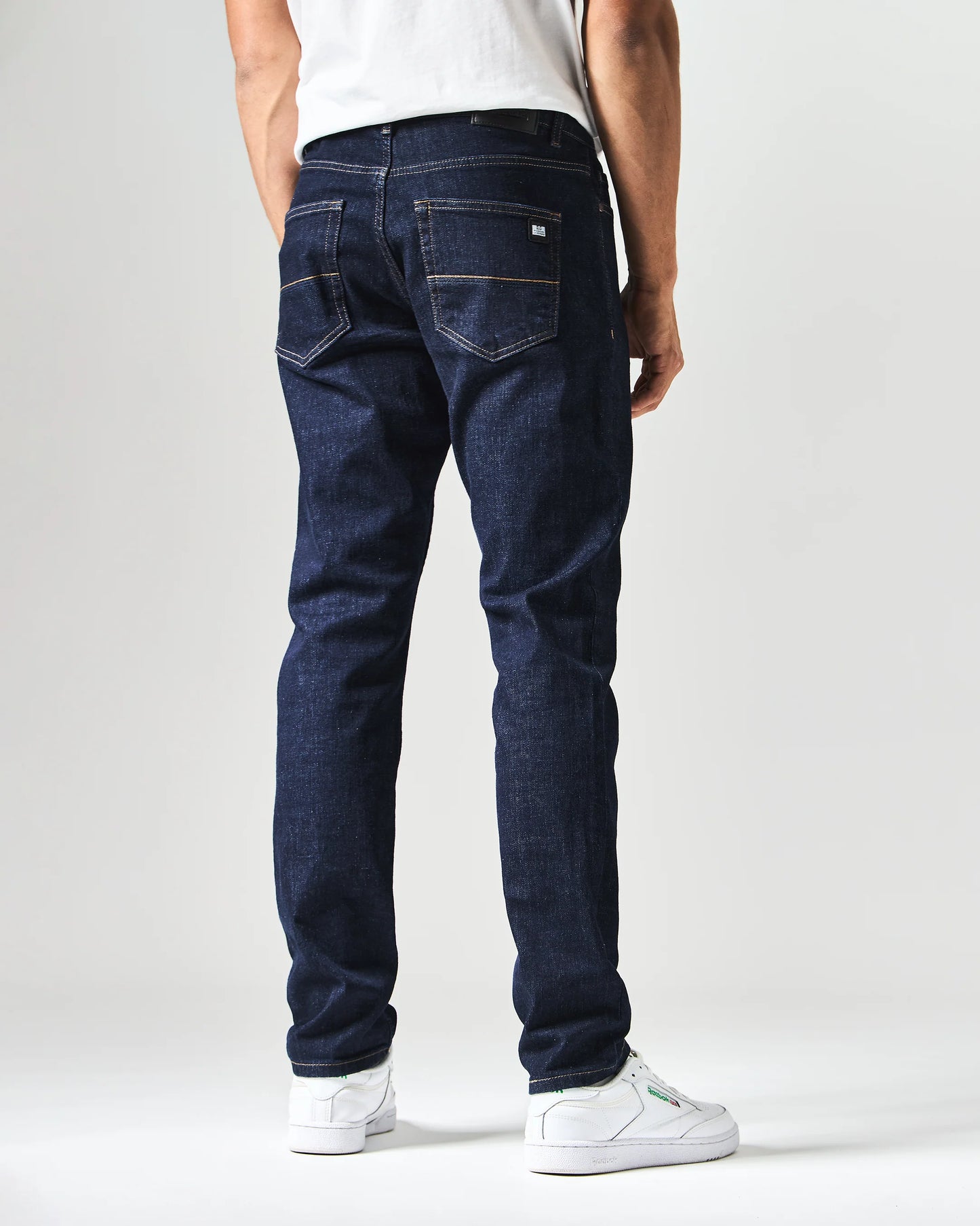 WEEKEND OFFENDER 444 Tapered Dark Rinsed Denim Jeans